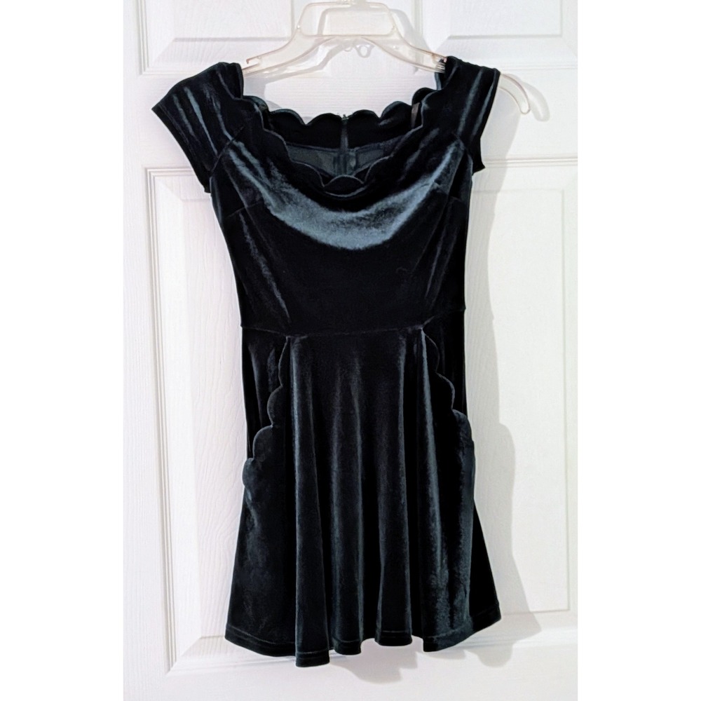 B Darlin Velvet Scalloped Neck Cap Sleeve Fit Flare Mini Dress Green Juniors 1/2